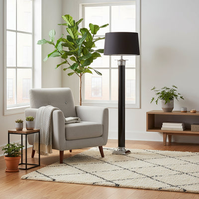 Stehlampe Schwarz mit Stoffschirm und Chromfuß – Ruhiges Licht, klares Design